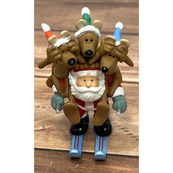 1998 HALLMARK KEEPSAKE ORNAMENT QX6776 DOWNHILL DASH SANTA SKIING W REINDEER - Picture 6 of 13